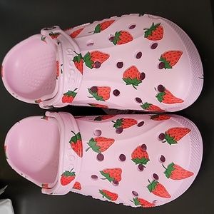 Crocs Strawberry Pattern